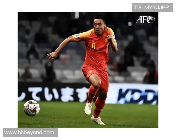 足球明星与中国女孩甜蜜亲吻瞬间引发热议,爱情跨越国界的美好故事 足球明星与中国女孩甜蜜亲吻瞬间引发热议,爱情跨越国界的美好故事