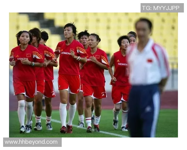 足球明星迎来女儿诞生的喜悦与挑战，家庭与事业的完美平衡之路